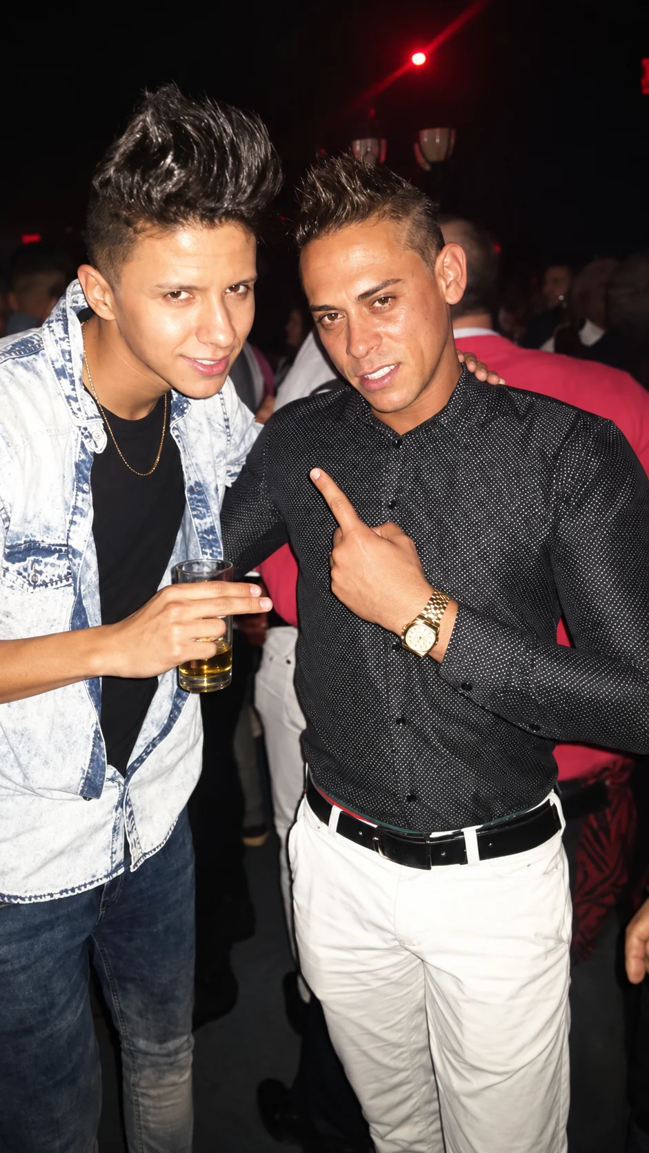 Encuentro en un evento nocturno